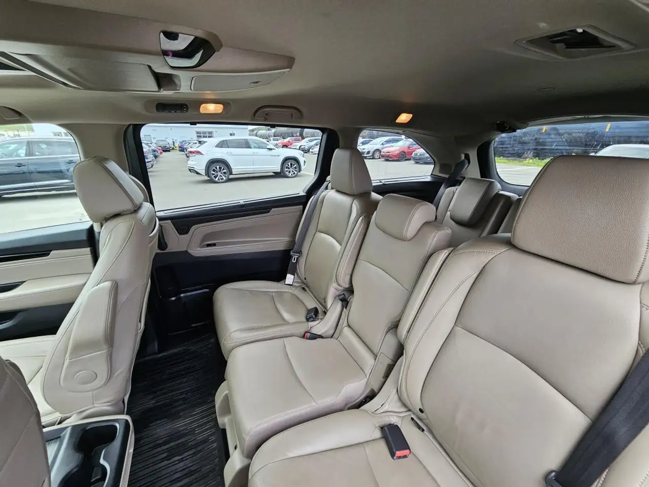 Honda Odyssey снимка Honda Odyssey