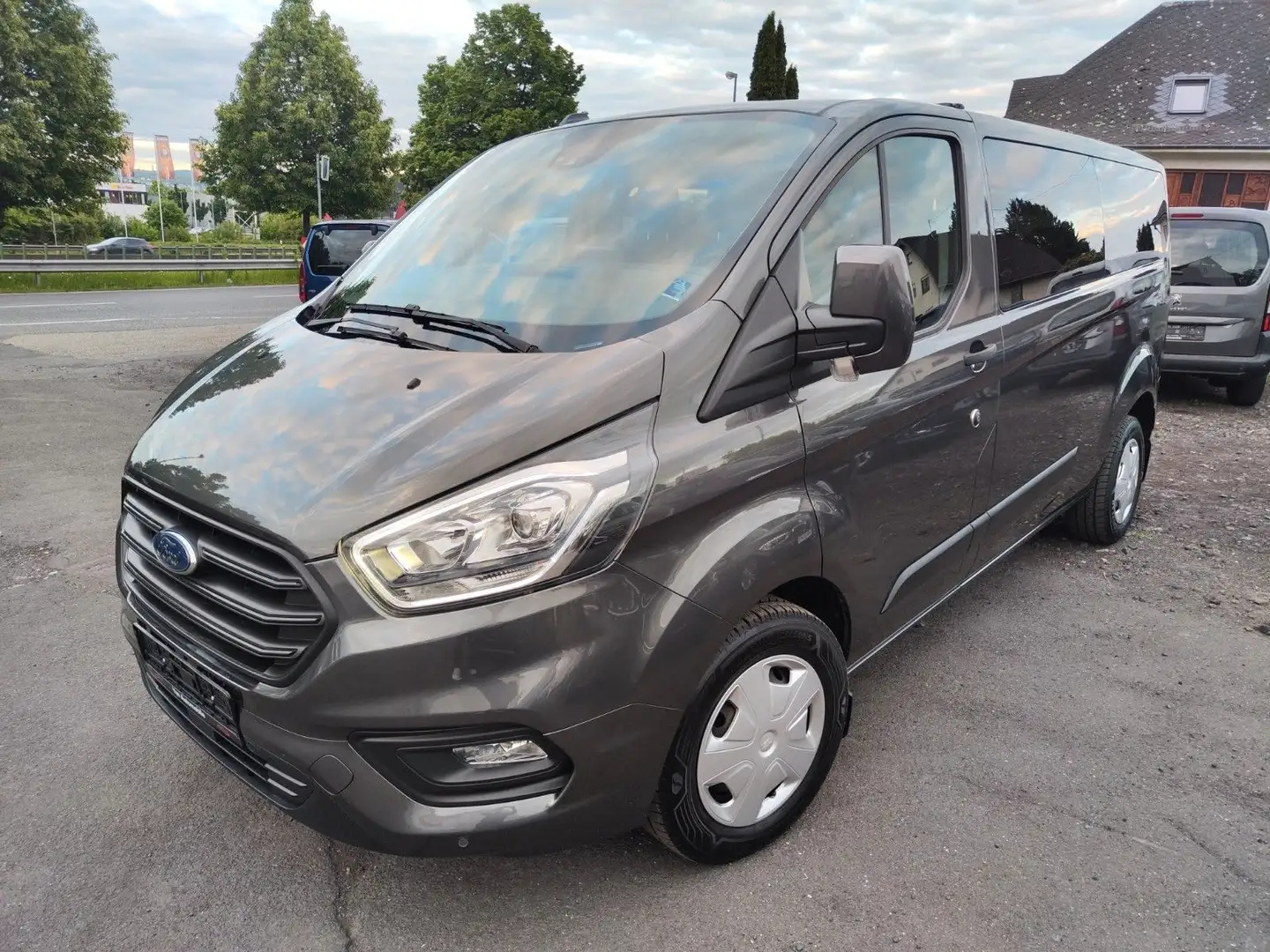 Ford Transit Custom 320 L2 Automatik 9 Sitze Navi Grau - 1