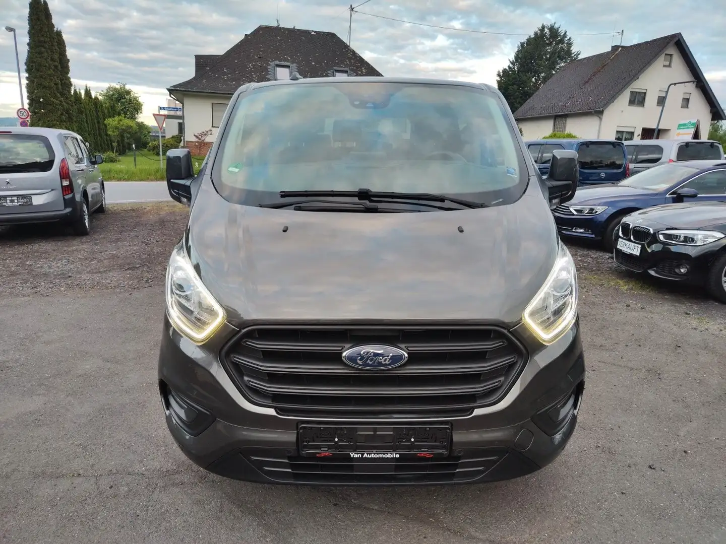 Ford Transit Custom 320 L2 Automatik 9 Sitze Navi Grau - 2