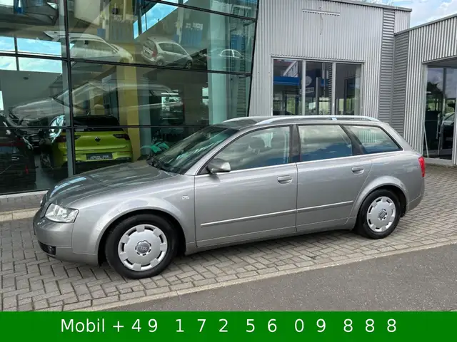 Audi A4 Avant view 4