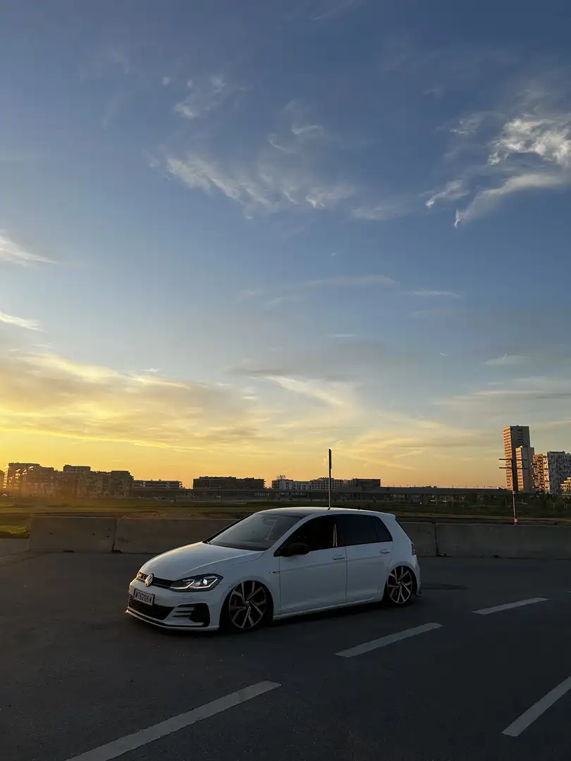 Volkswagen Golf GTI Performance 2,0 TSI DSG Weiß - 2