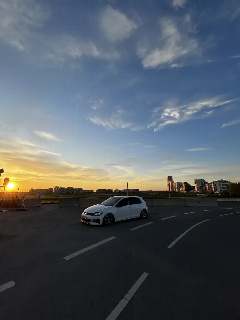 Volkswagen Golf GTI Performance 2,0 TSI DSG Weiß - 1