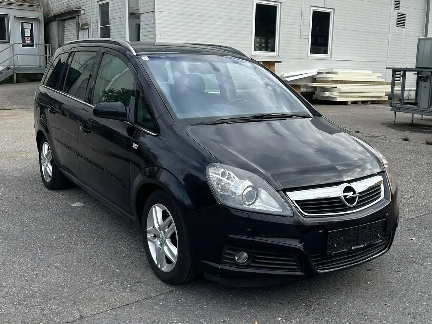 Opel Zafira Sport Schwarz - 1