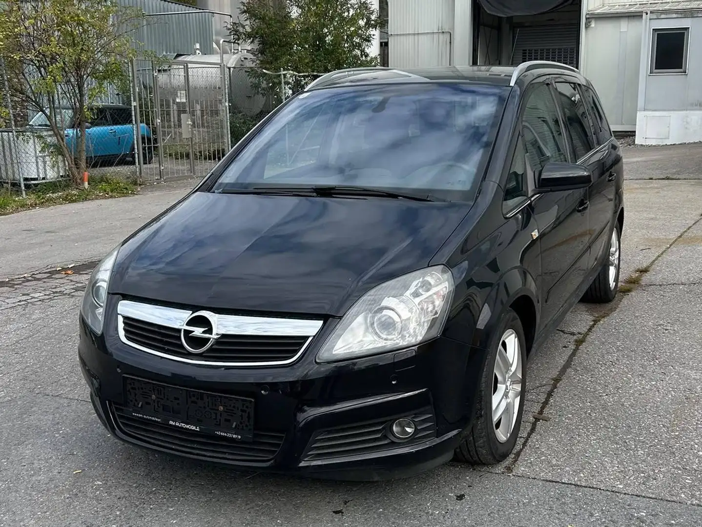 Opel Zafira Sport Schwarz - 2