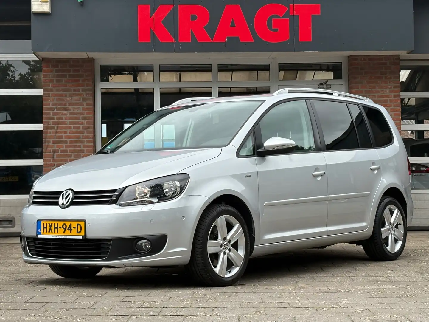 Volkswagen Touran Life 1.4 TSI 140 pk - 7 persoons - schuifdak - nav Grijs - 1