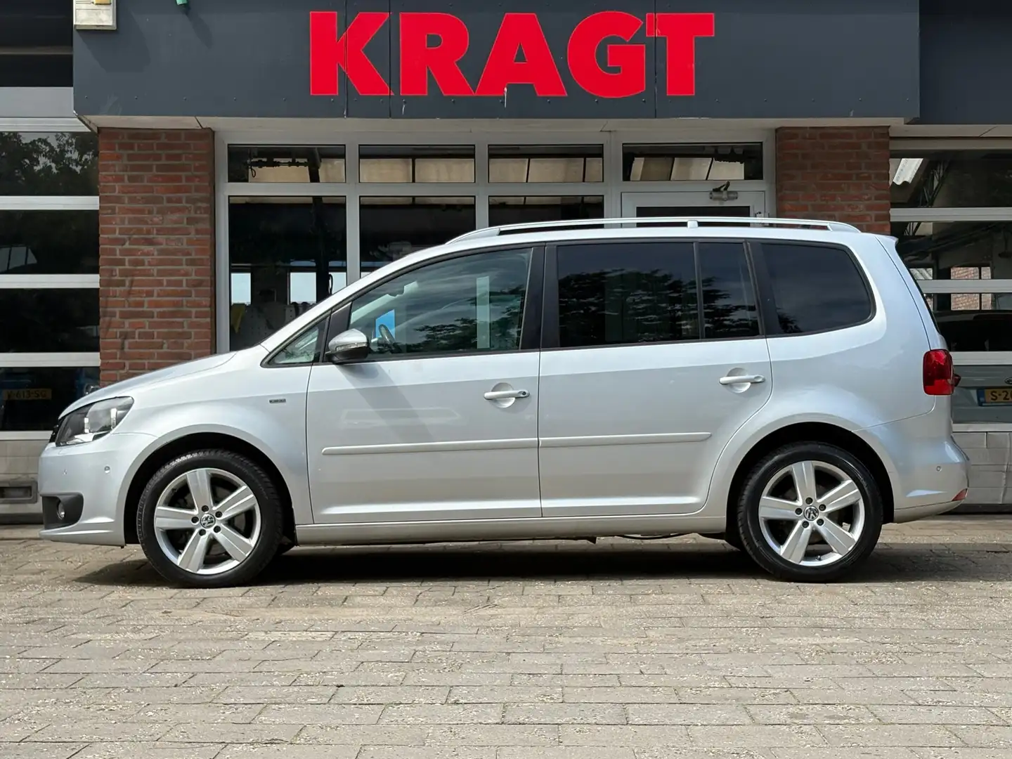 Volkswagen Touran Life 1.4 TSI 140 pk - 7 persoons - schuifdak - nav Grijs - 2