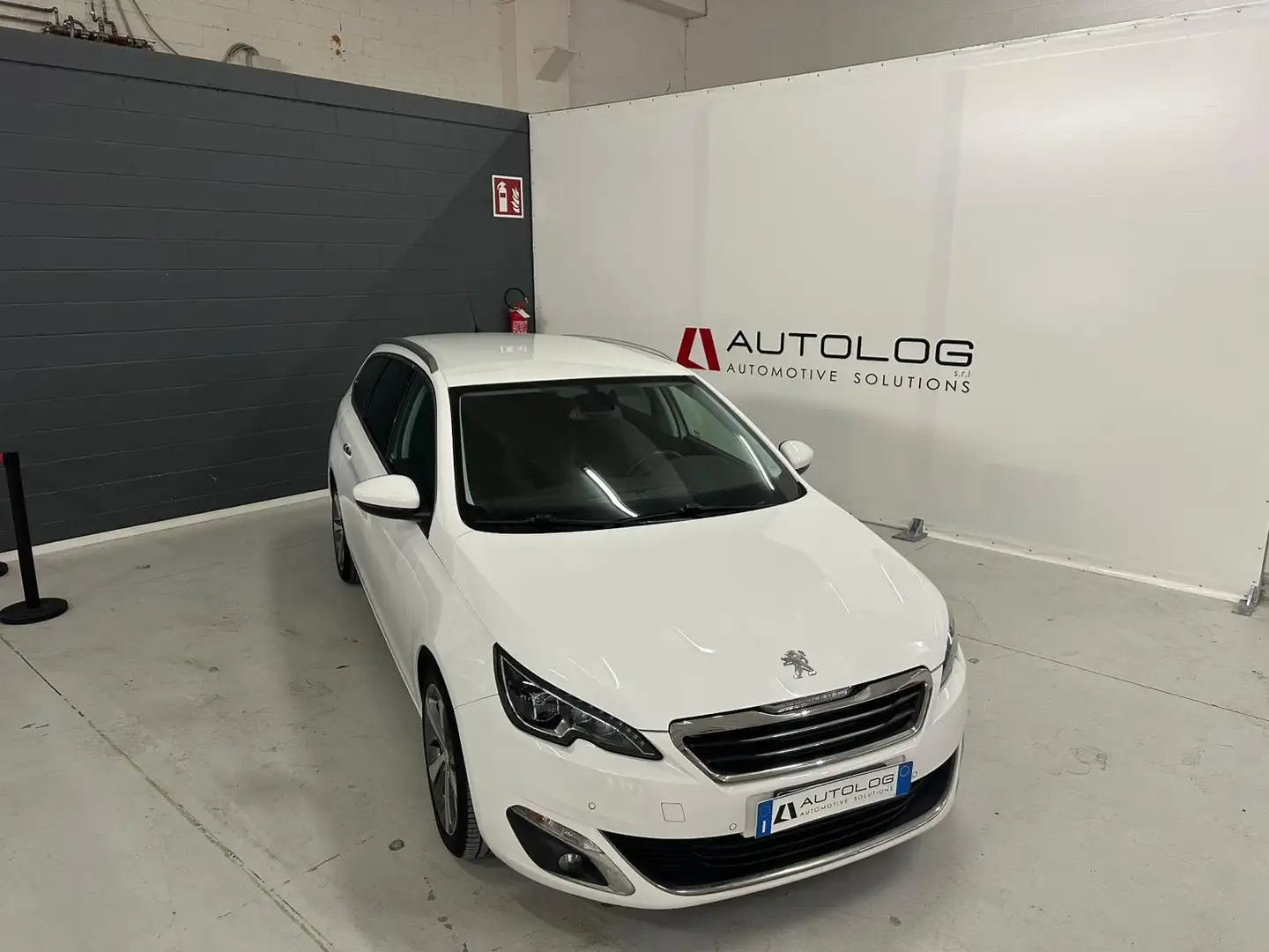 Peugeot 308 308 II 2013 SW SW 2.0 bluehdi 16v Gt Line s Weiß - 1