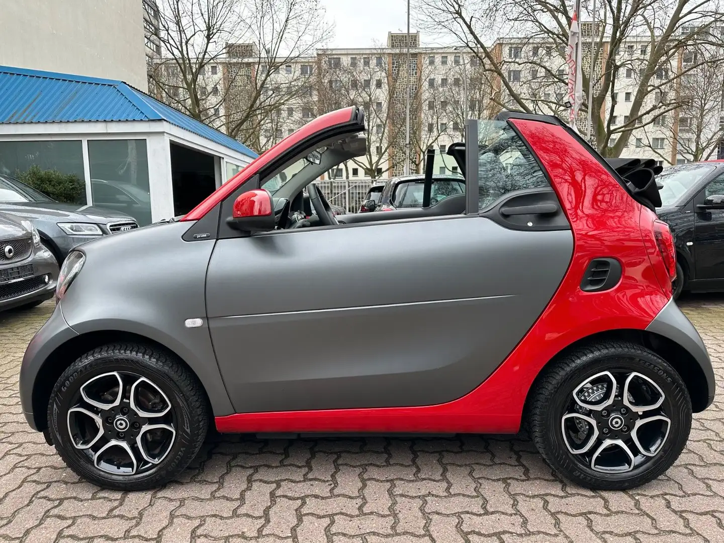 smart forTwo fortwo cabrio 66kW DCT prime*LEDER*NAVI*SHZ*PTS Grey - 2