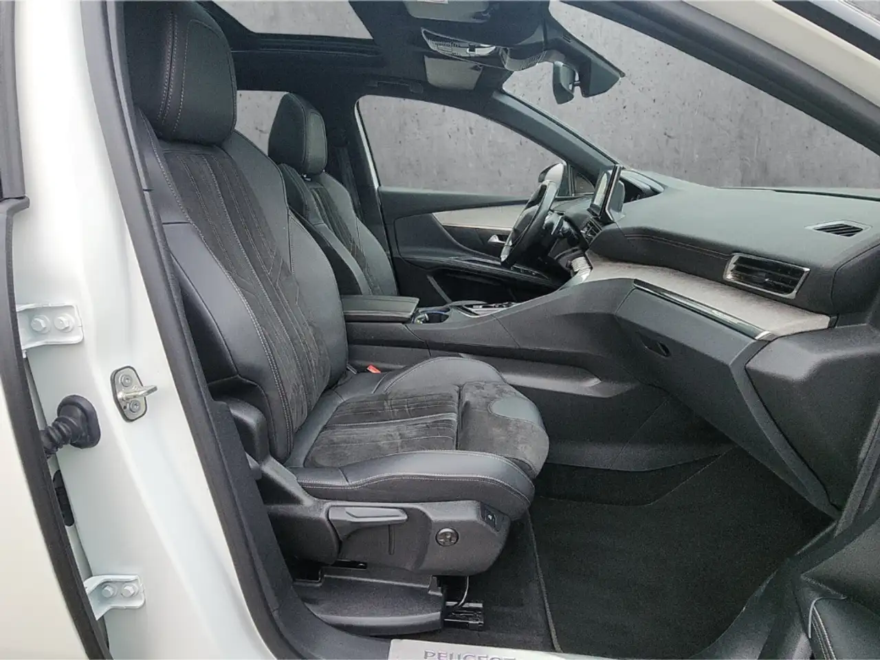Peugeot 5008 1.5 BlueHDi 130 GT EAT8 7-Sitzer El. Panodach Navi 13