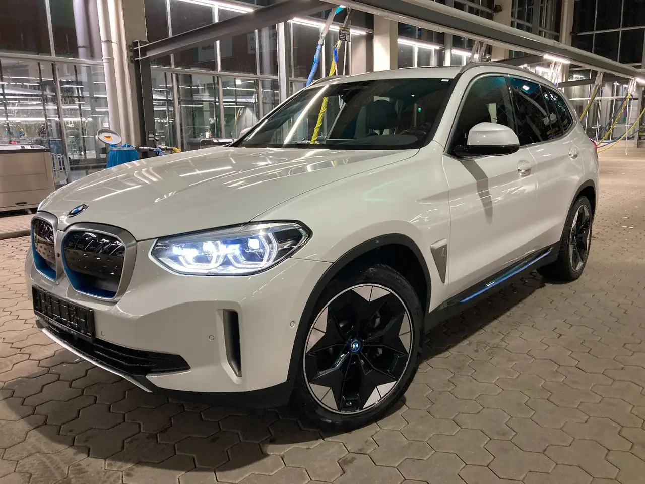 BMW iX3