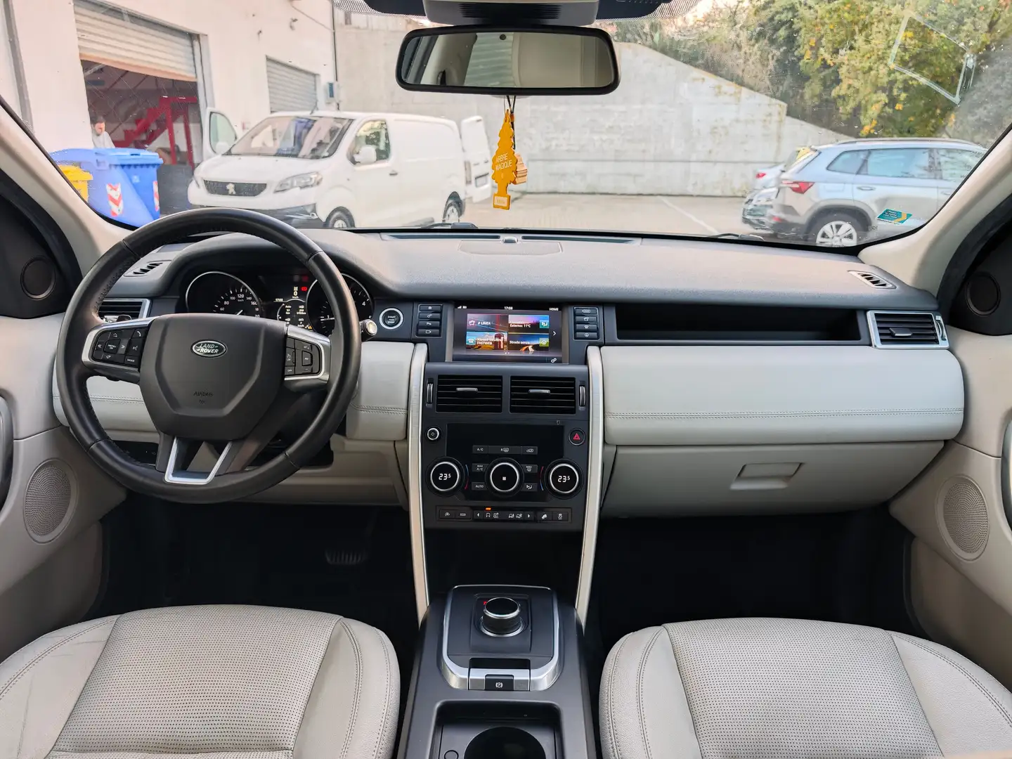 Land Rover Discovery 2.0 td4 SE 180cv Negru - 2