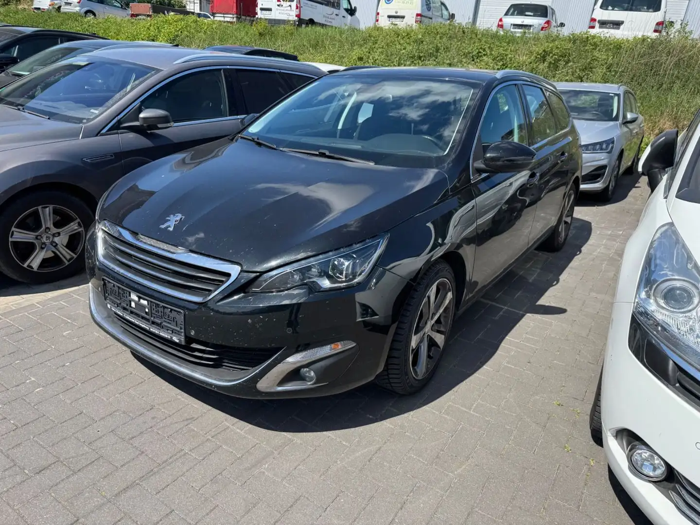 Peugeot 308 SW 1.2 e-THP Allure*LED*NAVI*PDC*ALU Schwarz - 1