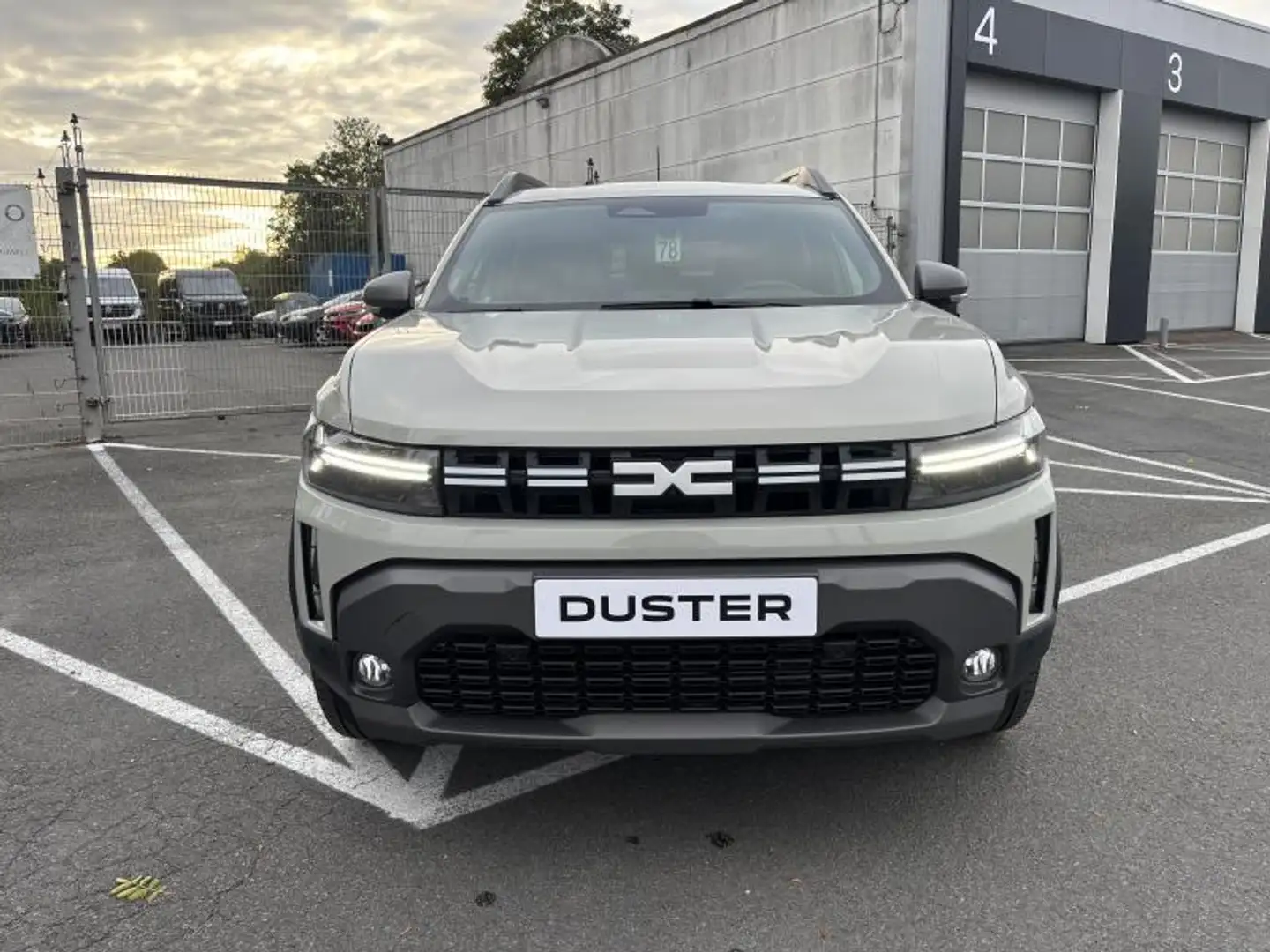 Dacia Duster JOURNEY HYBRID 140 Beige - 2
