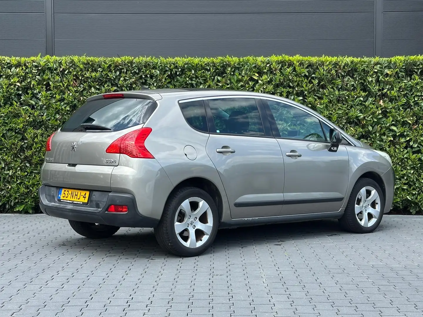 Peugeot 3008 1.6 THP ST, NL AUTO, NAP LOGISCH, PANO, NAVI, CRUI Grijs - 2