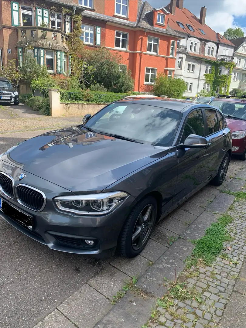 BMW 118 BMW 118i Grau - 1