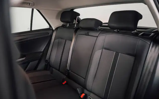 Volkswagen T-Roc view 8