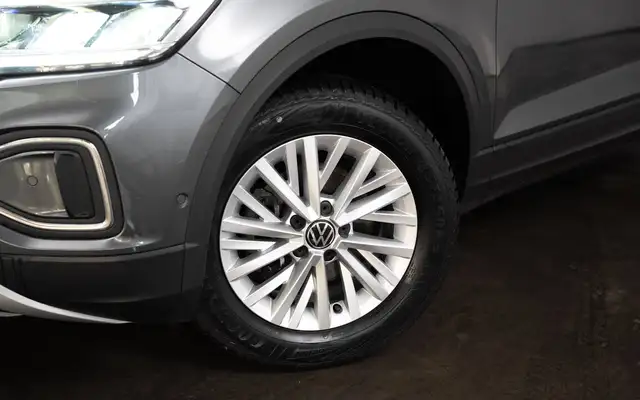Volkswagen T-Roc view 6