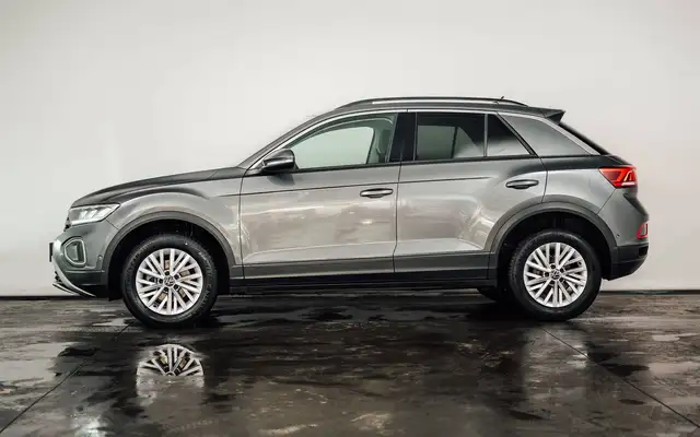 Volkswagen T-Roc view 2
