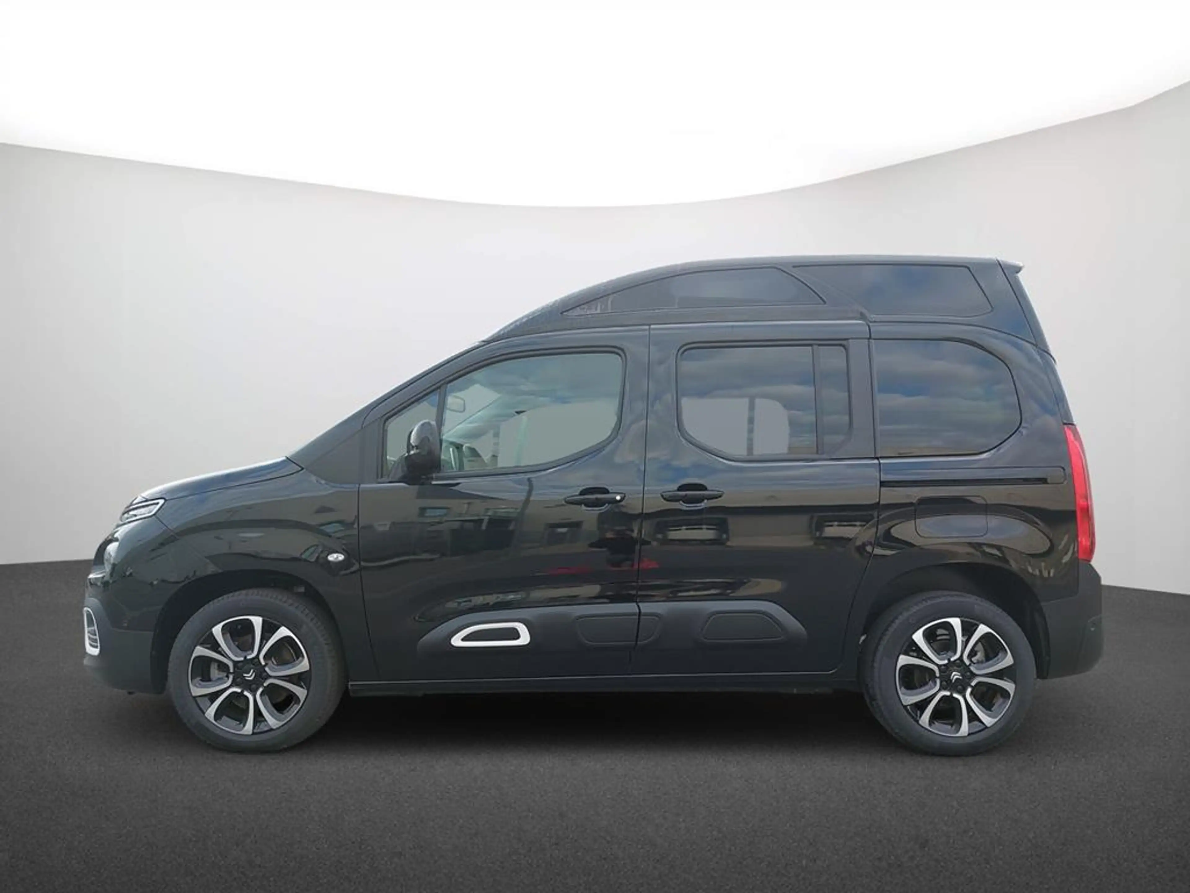 Citroen Berlingo MPV Shine M — photo 4