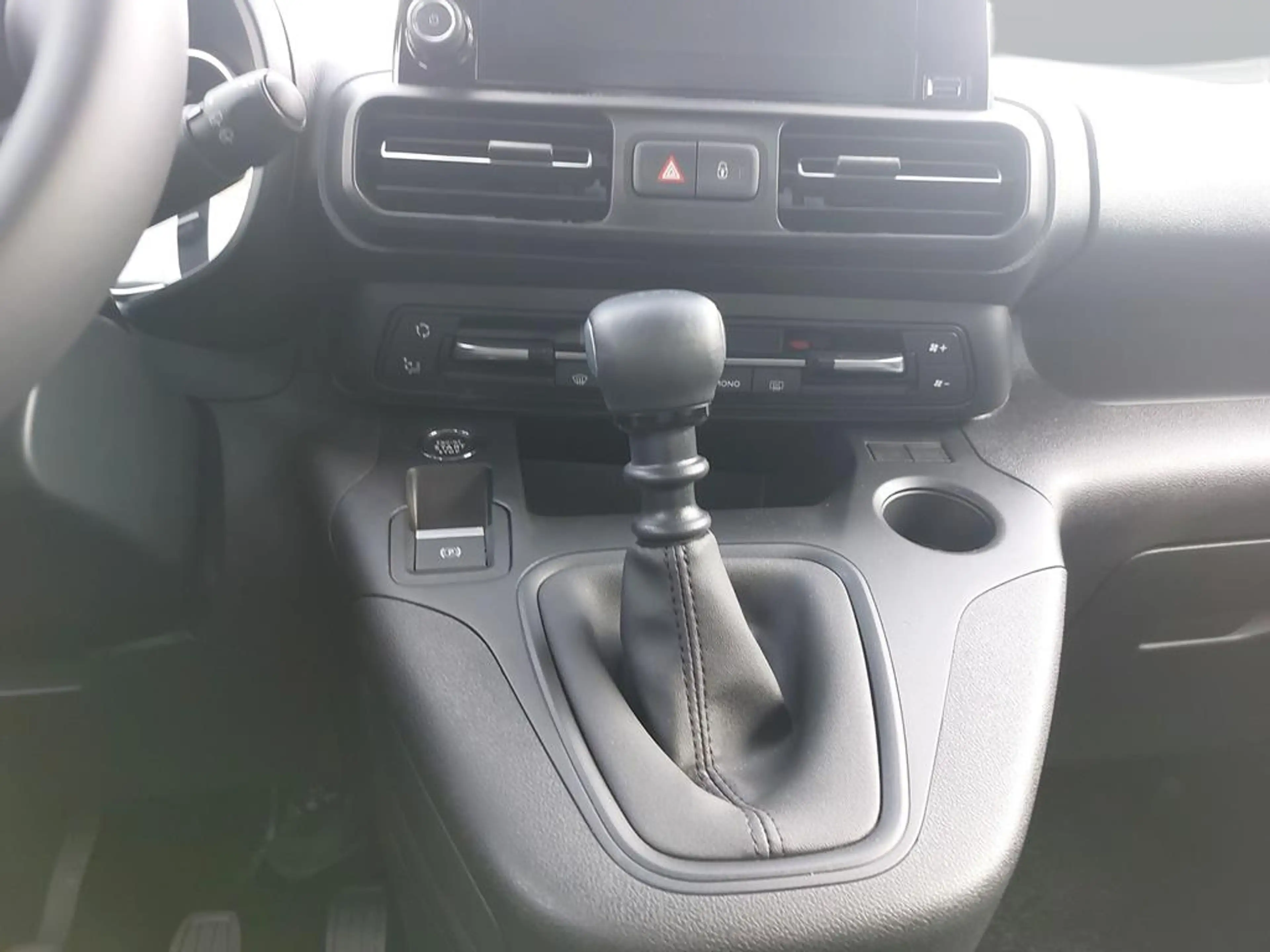 Citroen Berlingo MPV Shine M — photo 12