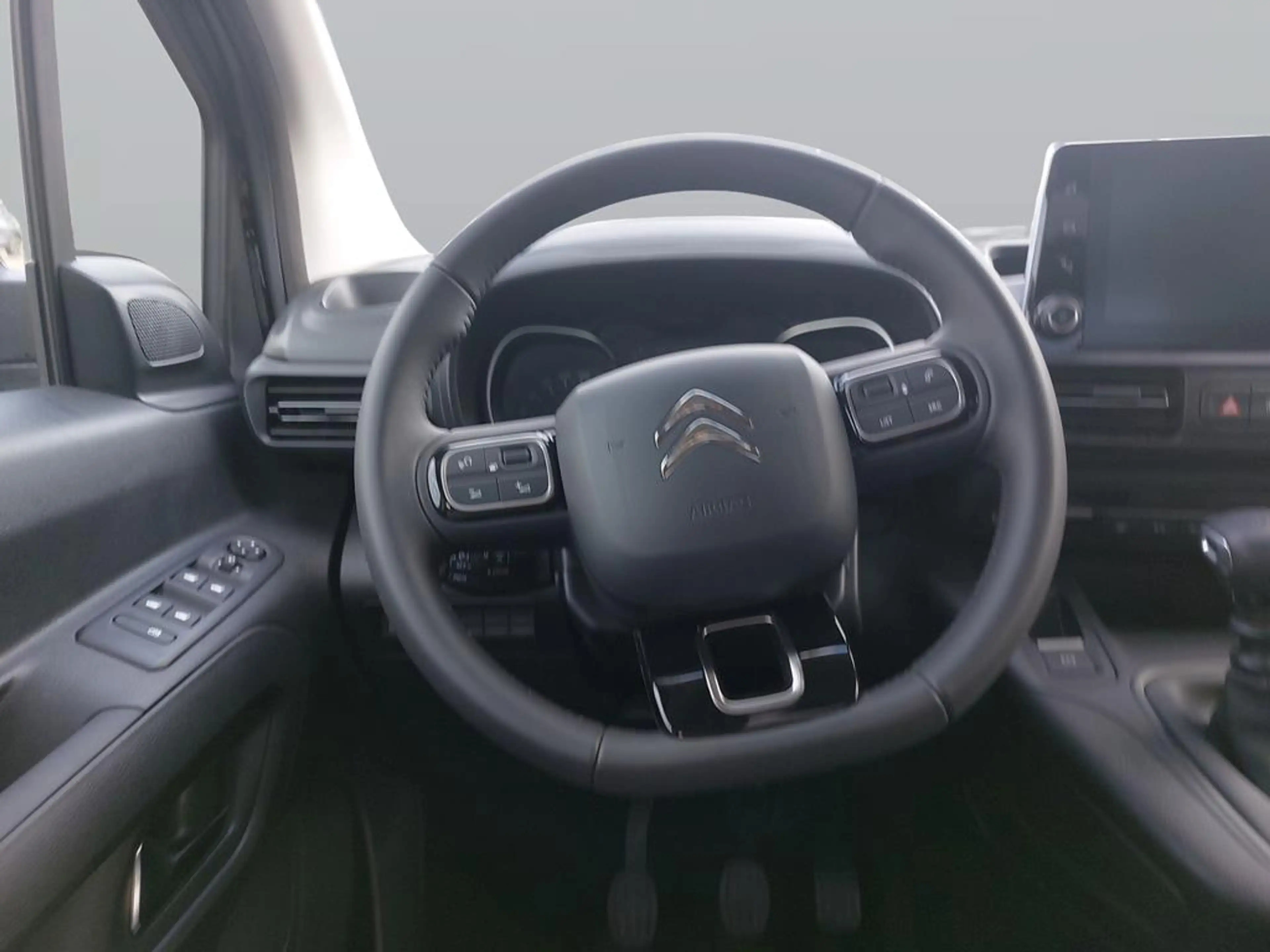 Citroen Berlingo MPV Shine M — photo 13