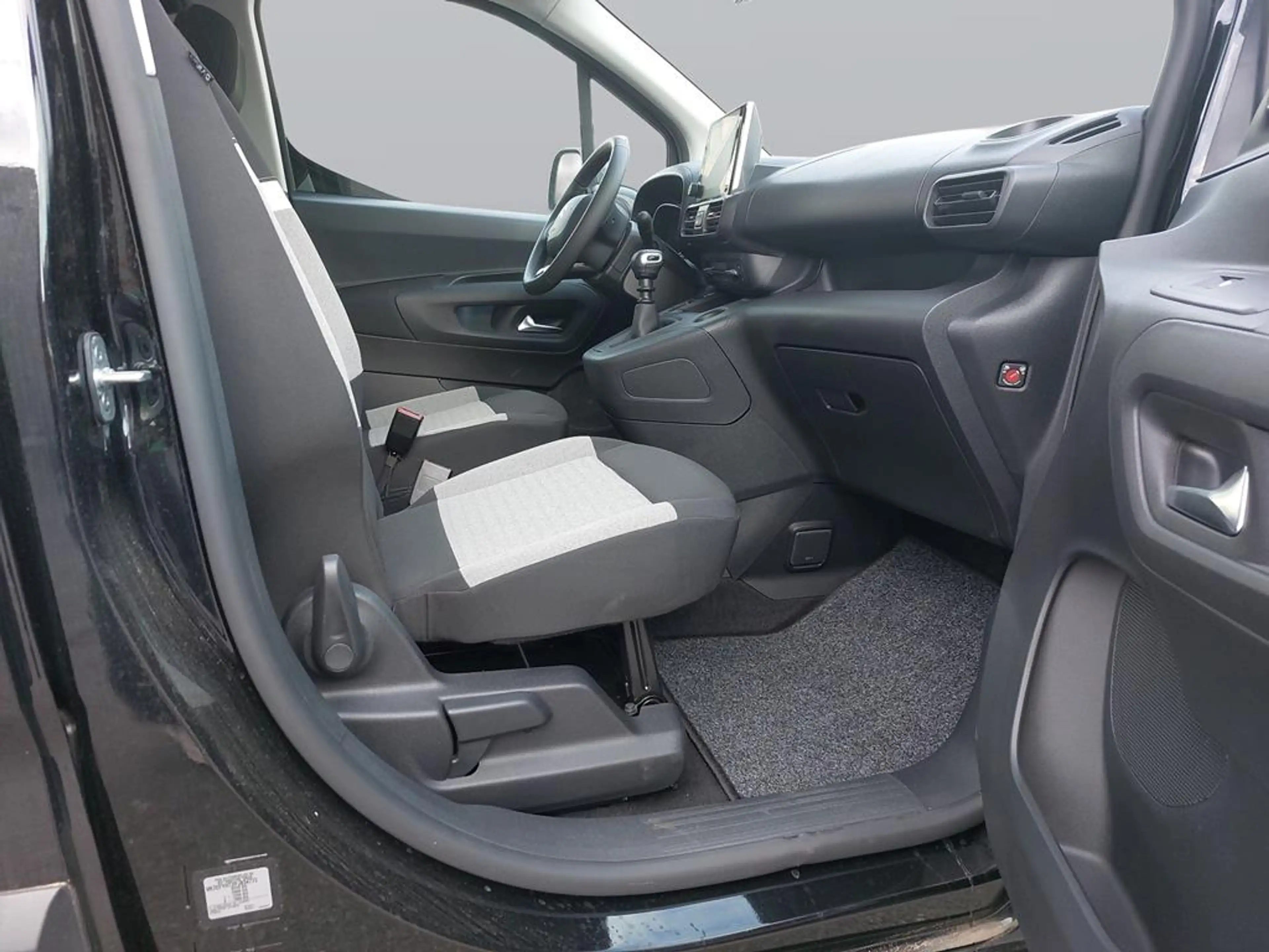 Citroen Berlingo MPV Shine M — photo 11