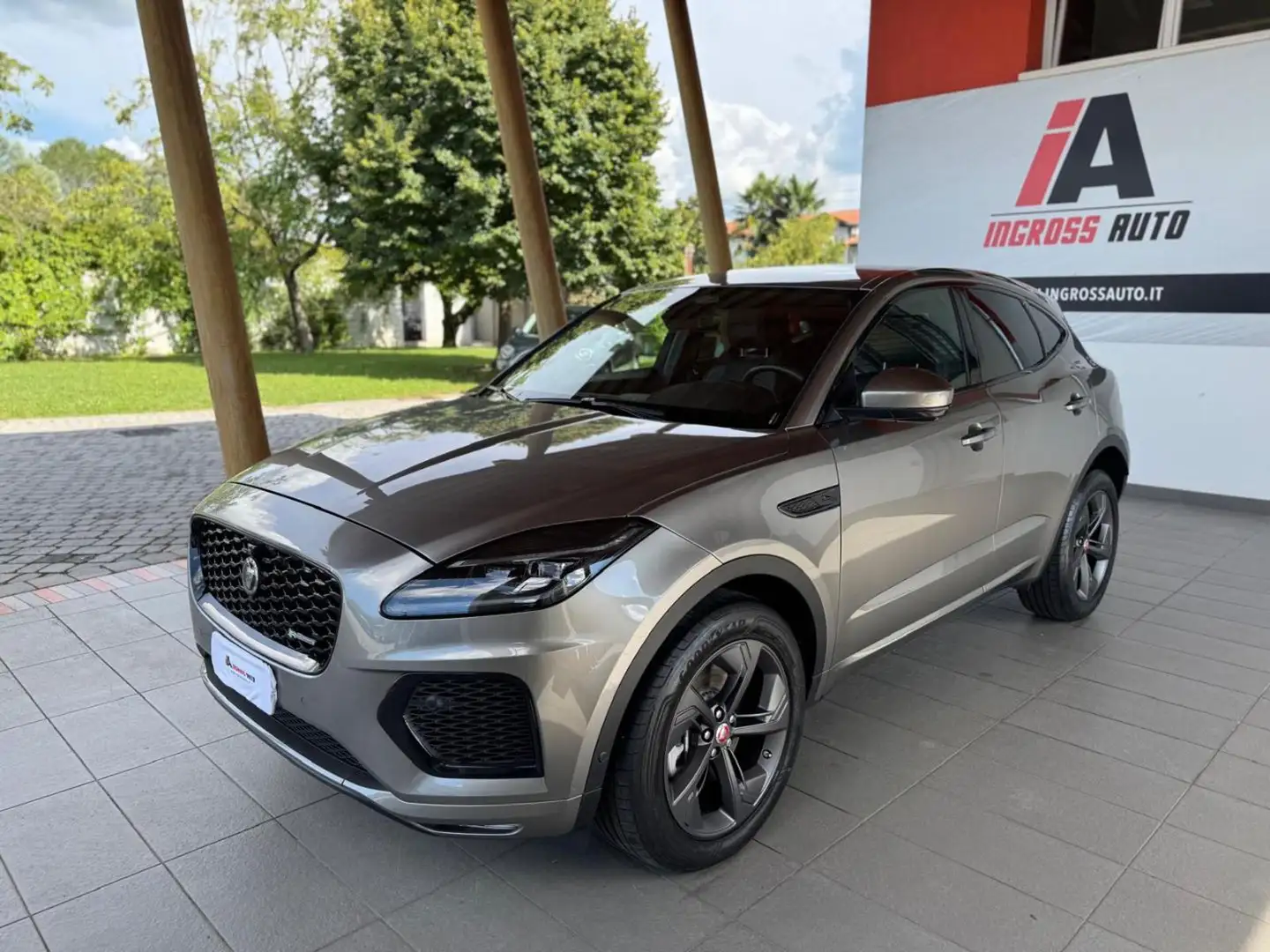 Jaguar E-Pace 2.0D I4 163 CV R-Dynamic SE Šedá - 1
