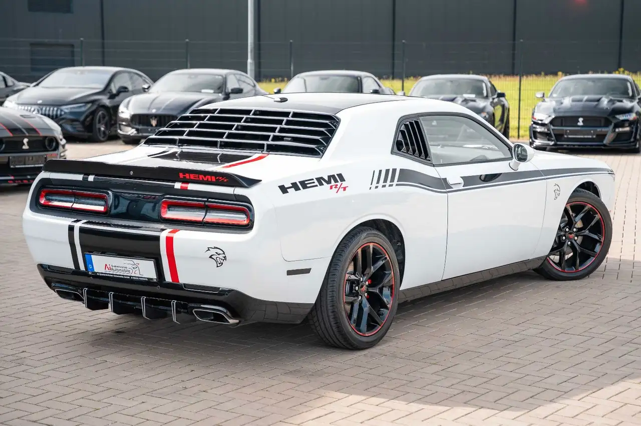 Dodge Challenger 2021 — фото 13