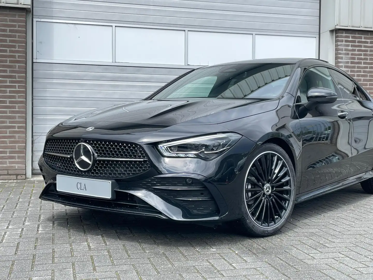 Mercedes-Benz CLA 180 AMG Line | Premium Pakket | Night Pakket | Panoram Black - 2