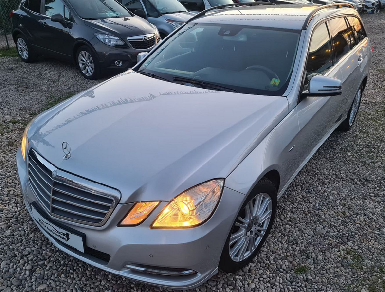 Mercedes-Benz E 300 T CGI 4Matic Automatik  1.HAND/ TOP AUSST.