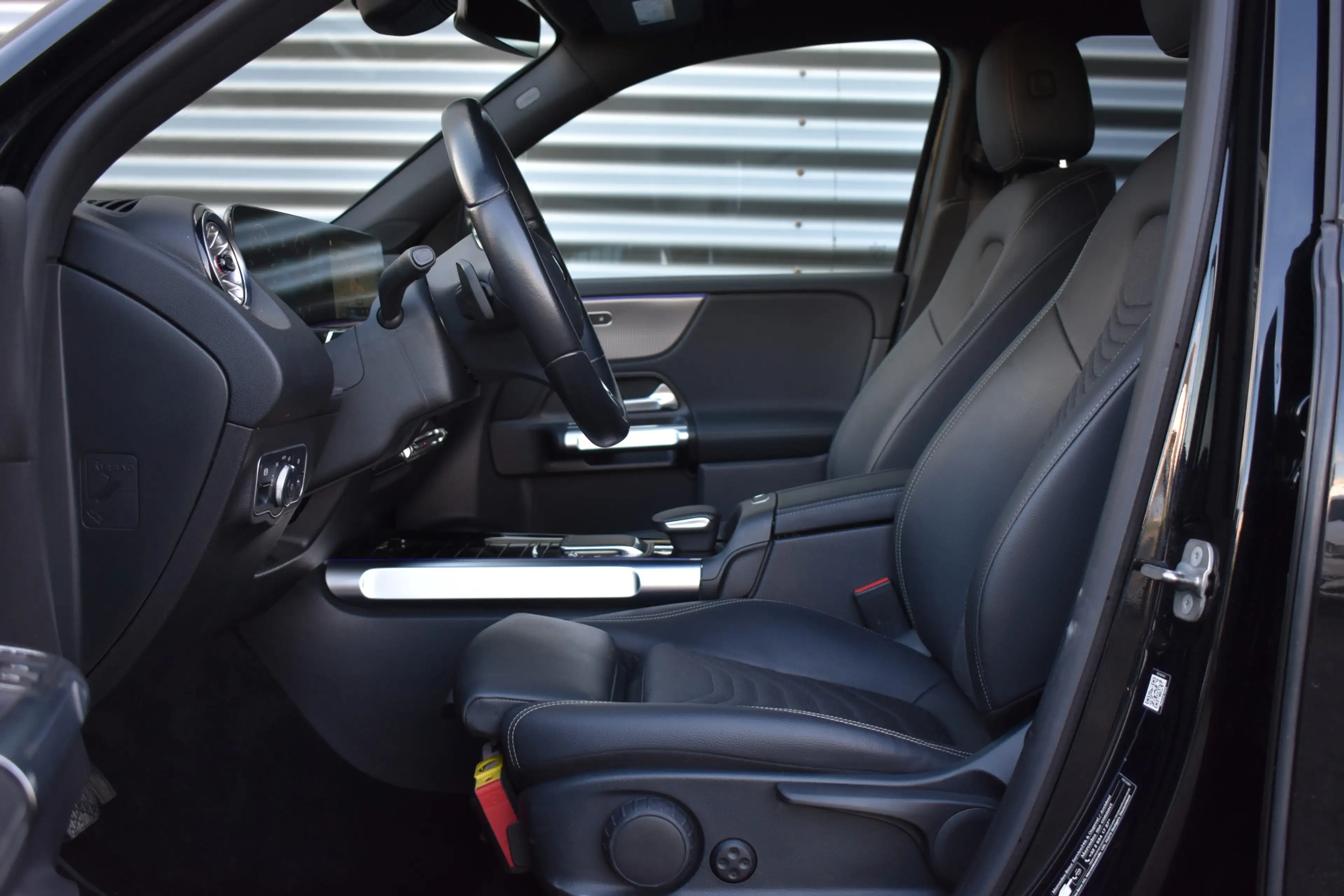Mercedes-Benz EQB 250 Luxury Line 7p. 67 kWh LED | Camera | Carplay | Ad — photo 3
