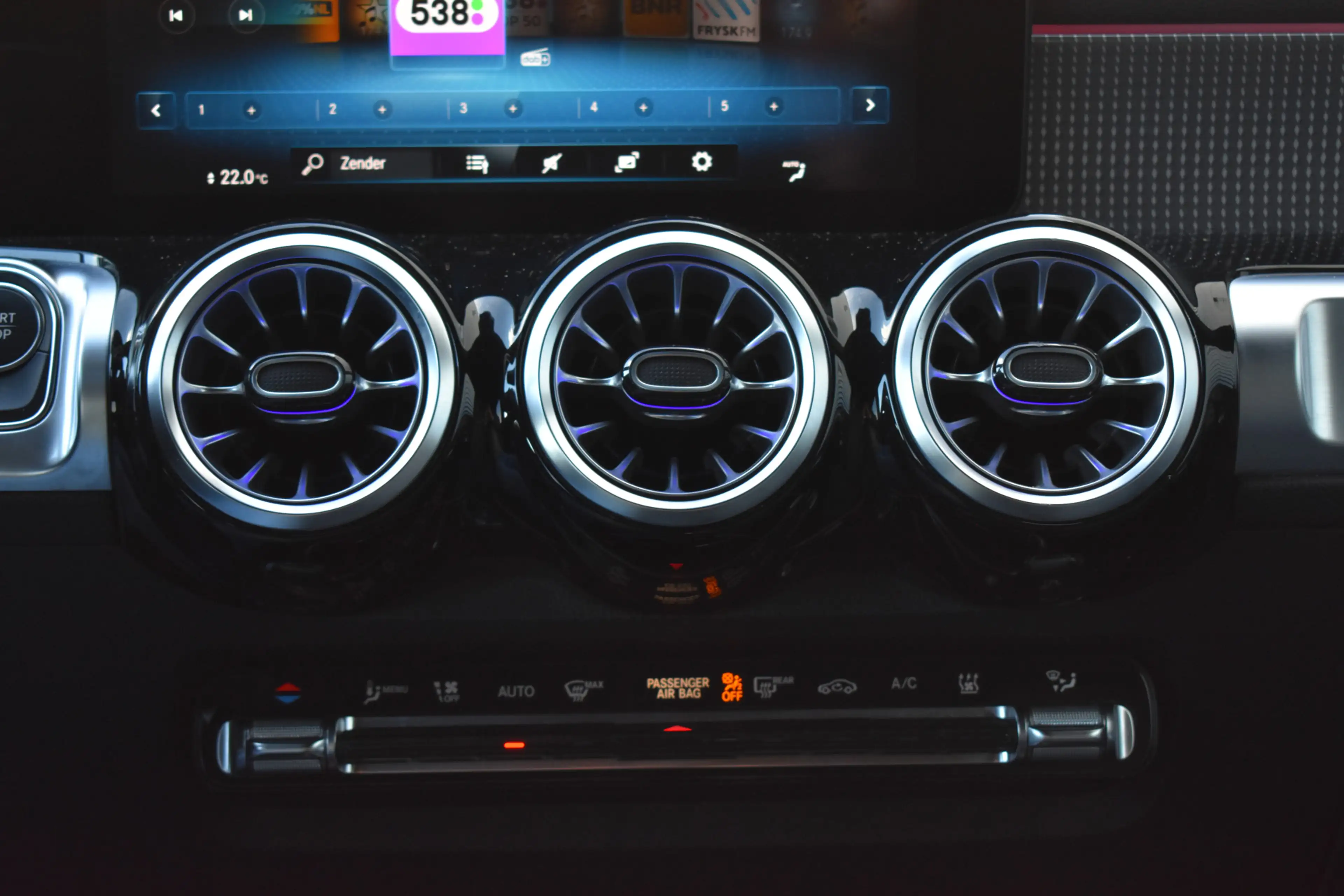 Mercedes-Benz EQB 250 Luxury Line 7p. 67 kWh LED | Camera | Carplay | Ad — photo 17