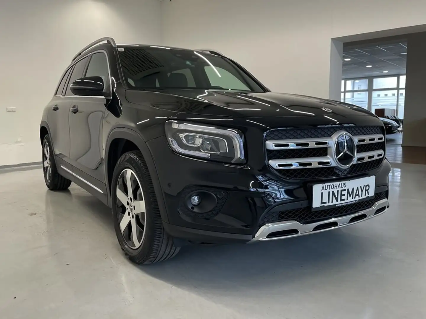 Mercedes-Benz GLB 200 d  AHK,LED Zwart - 2