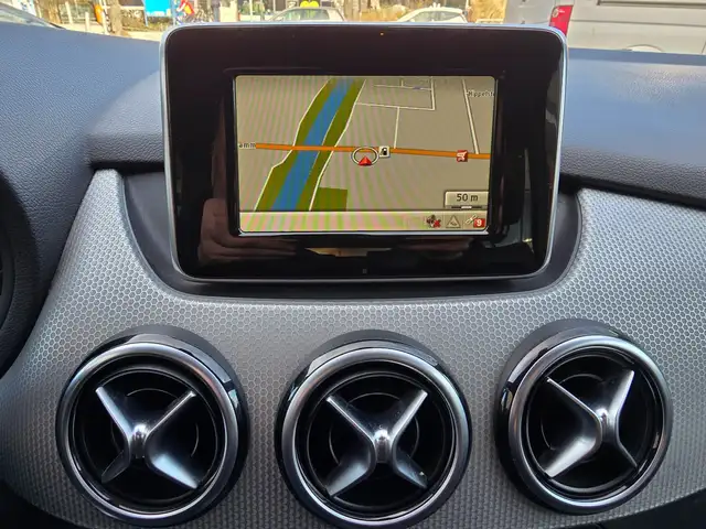 Mercedes-Benz B-Class view 14