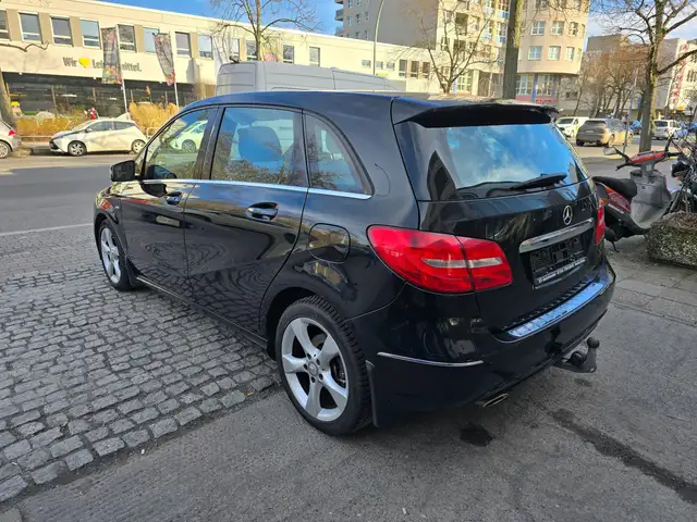 Mercedes-Benz B-Class view 3