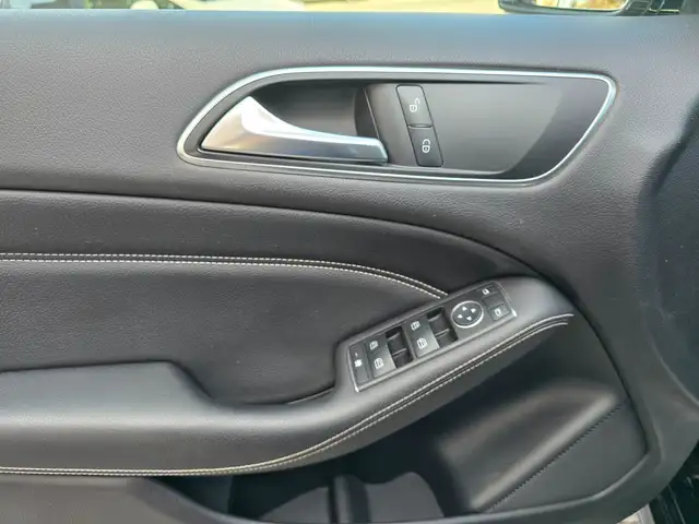 Mercedes-Benz B-Class view 13