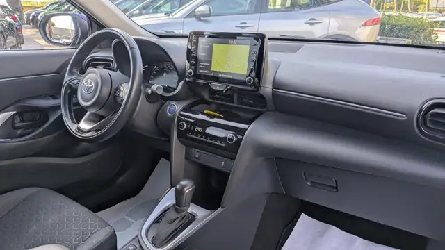 Toyota Yaris Cross view 8