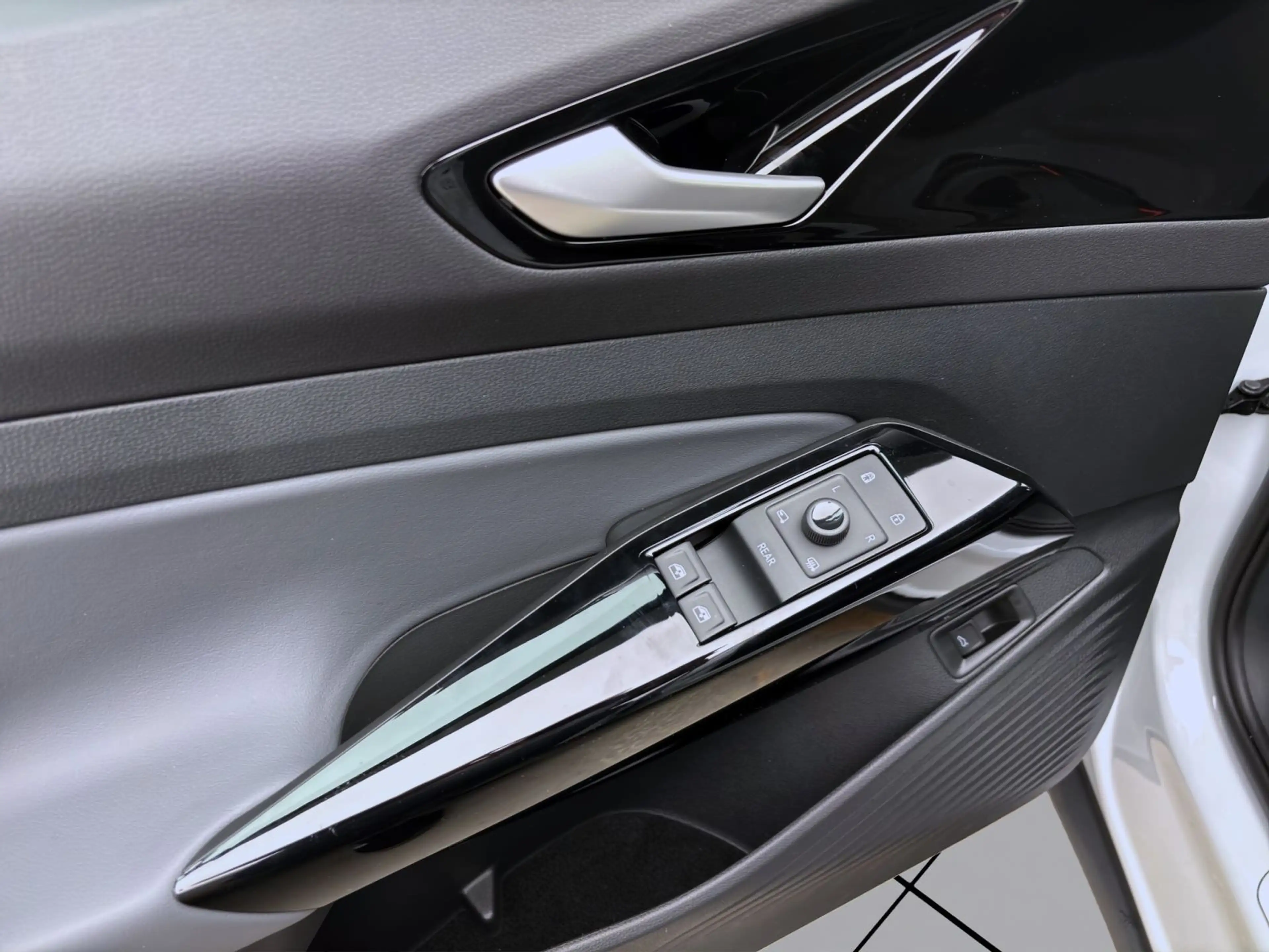 Volkswagen ID.4 PRO ENERGY AHK NAVI KAMERA LED — photo 11