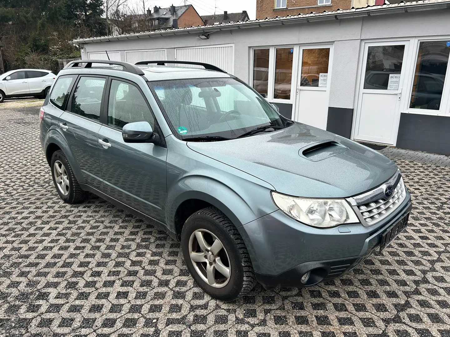 Subaru Forester Active - Allrad, TÜV 2/28 Silber - 1