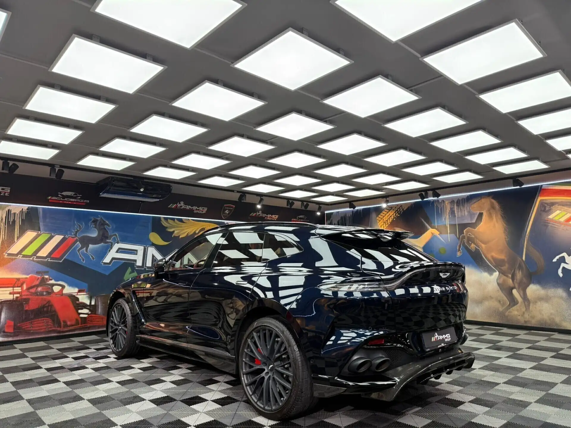 애스턴마틴 DBX 2023 블랙 사진 6