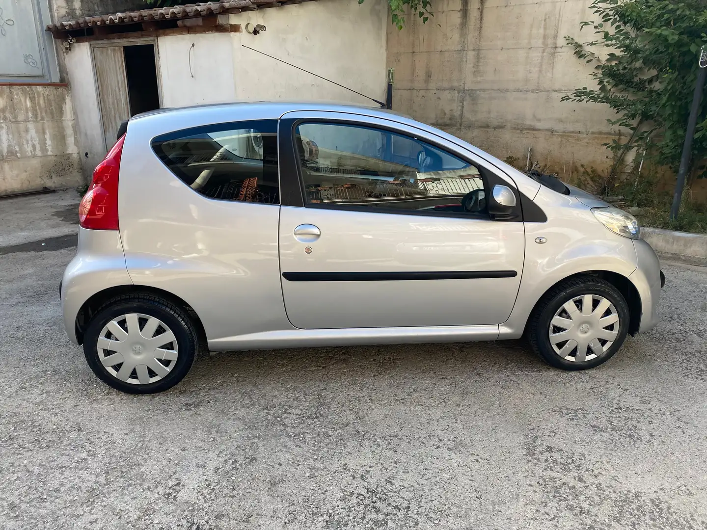Peugeot 107 107 3p 1.0 12v Desir Argento - 2