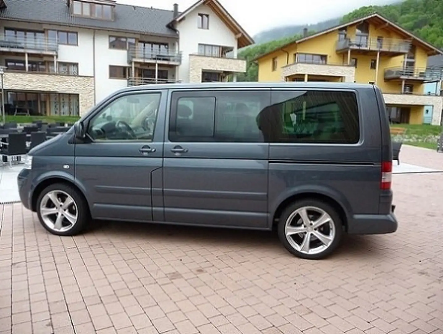 Volkswagen T5 Transporter 7JL101/WF2/ZP2 Grau - 2