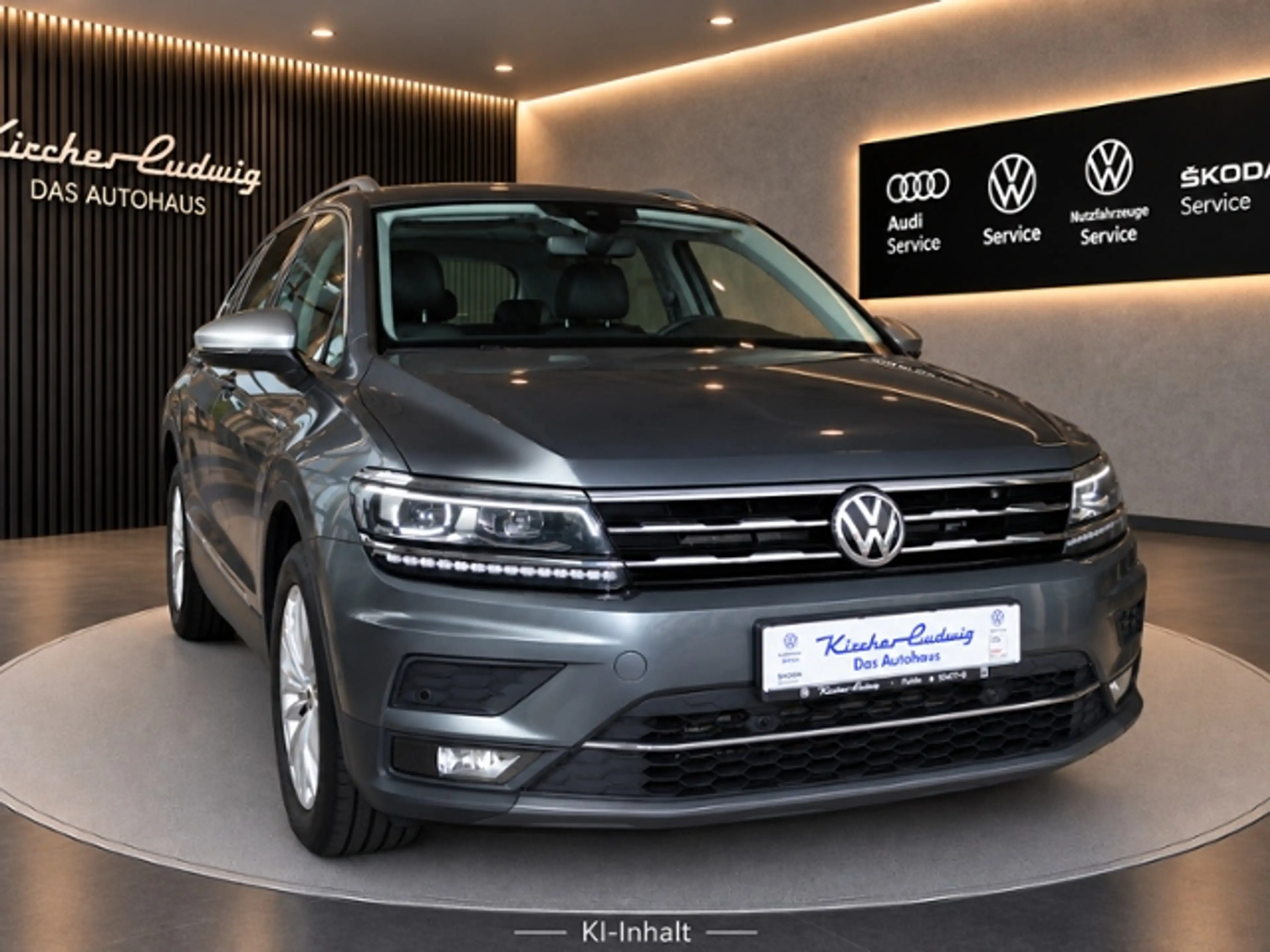 Volkswagen Tiguan Allspace 2,0 TDI DSG Highline 4M. AHK NAVI 18" PANO
