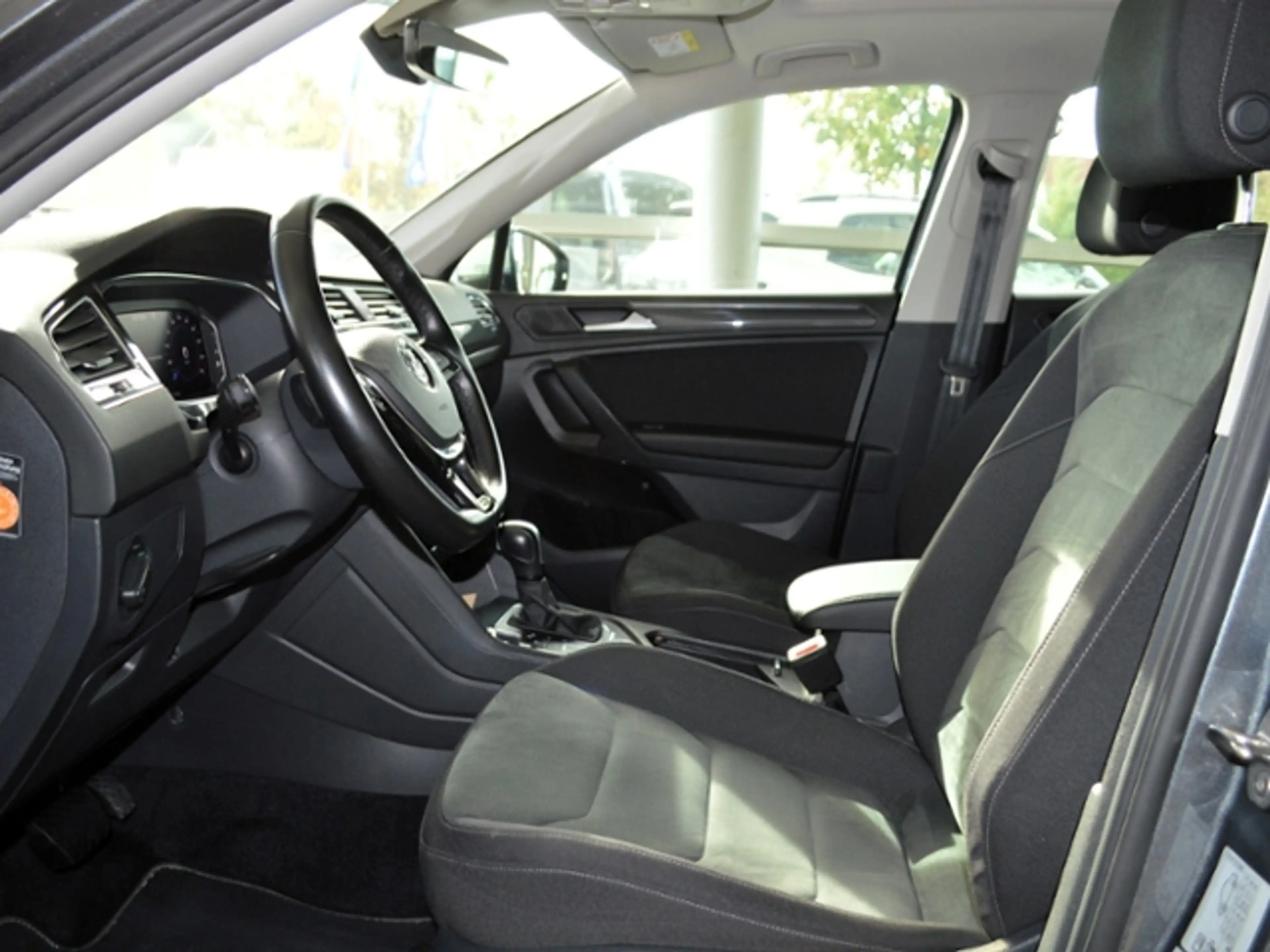 Volkswagen Tiguan Allspace 2,0 TDI DSG Highline 4M. AHK NAVI 18" PANO — photo 12