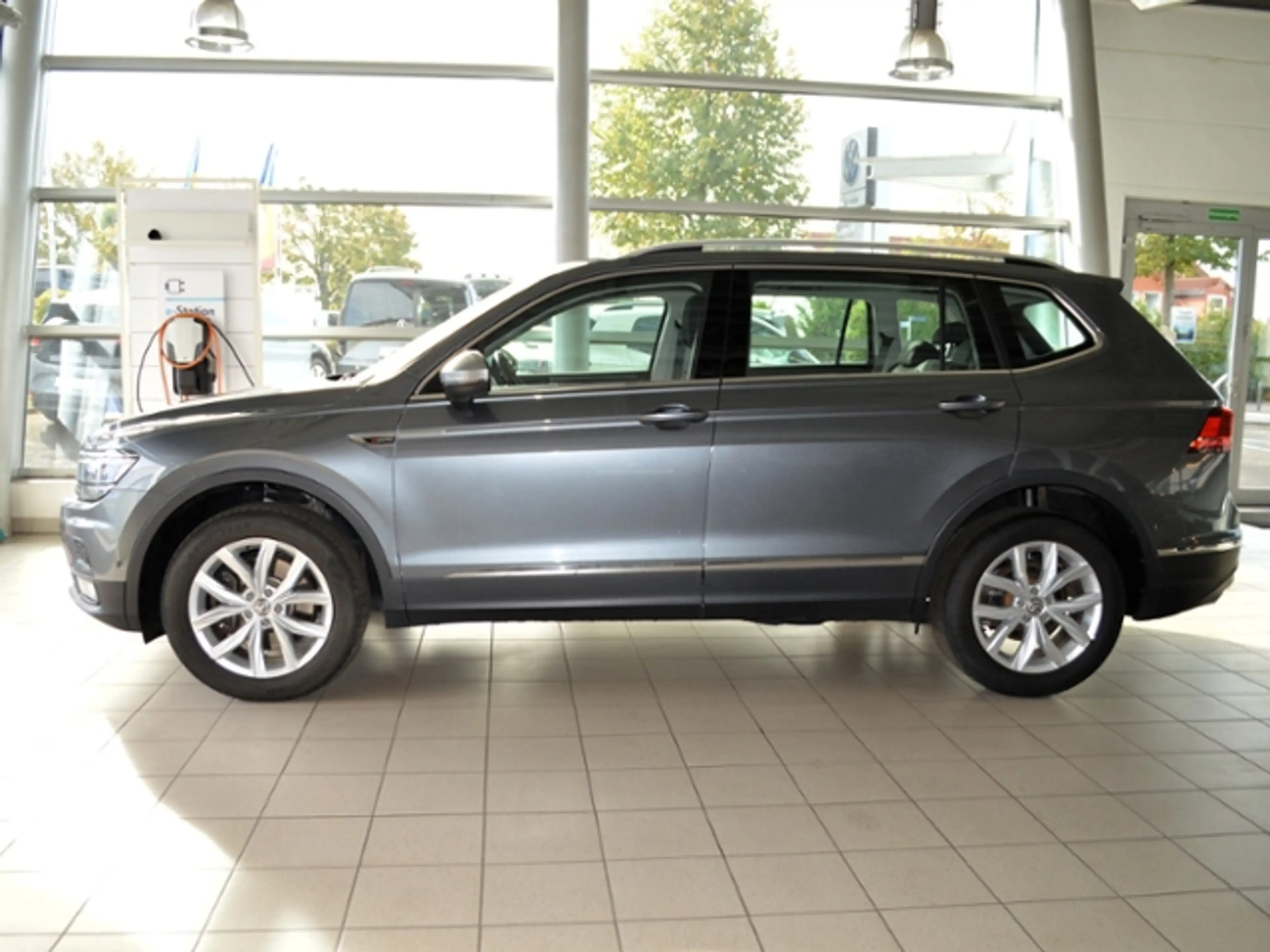 Volkswagen Tiguan Allspace 2,0 TDI DSG Highline 4M. AHK NAVI 18" PANO — photo 3
