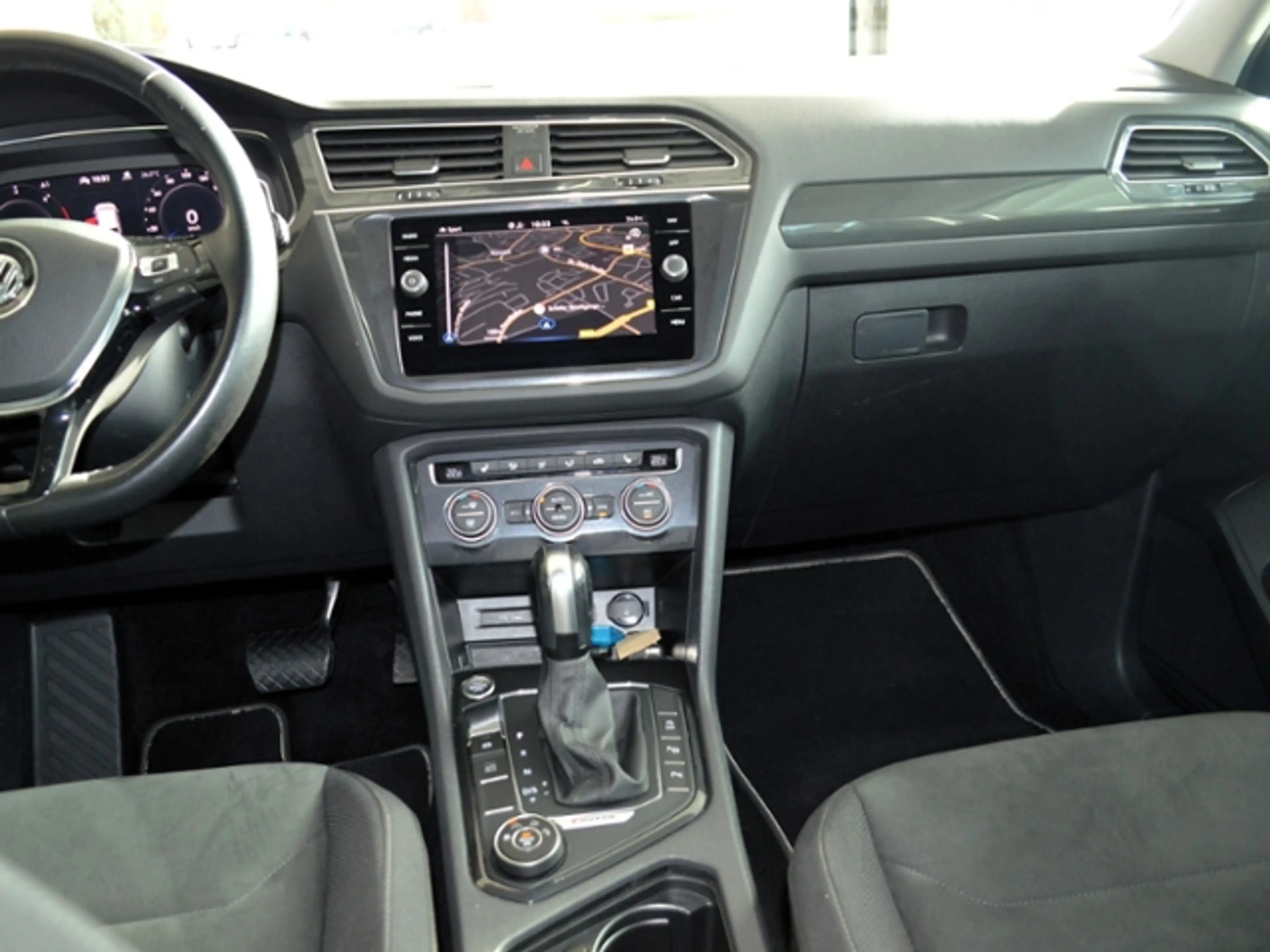 Volkswagen Tiguan Allspace 2,0 TDI DSG Highline 4M. AHK NAVI 18" PANO — photo 11