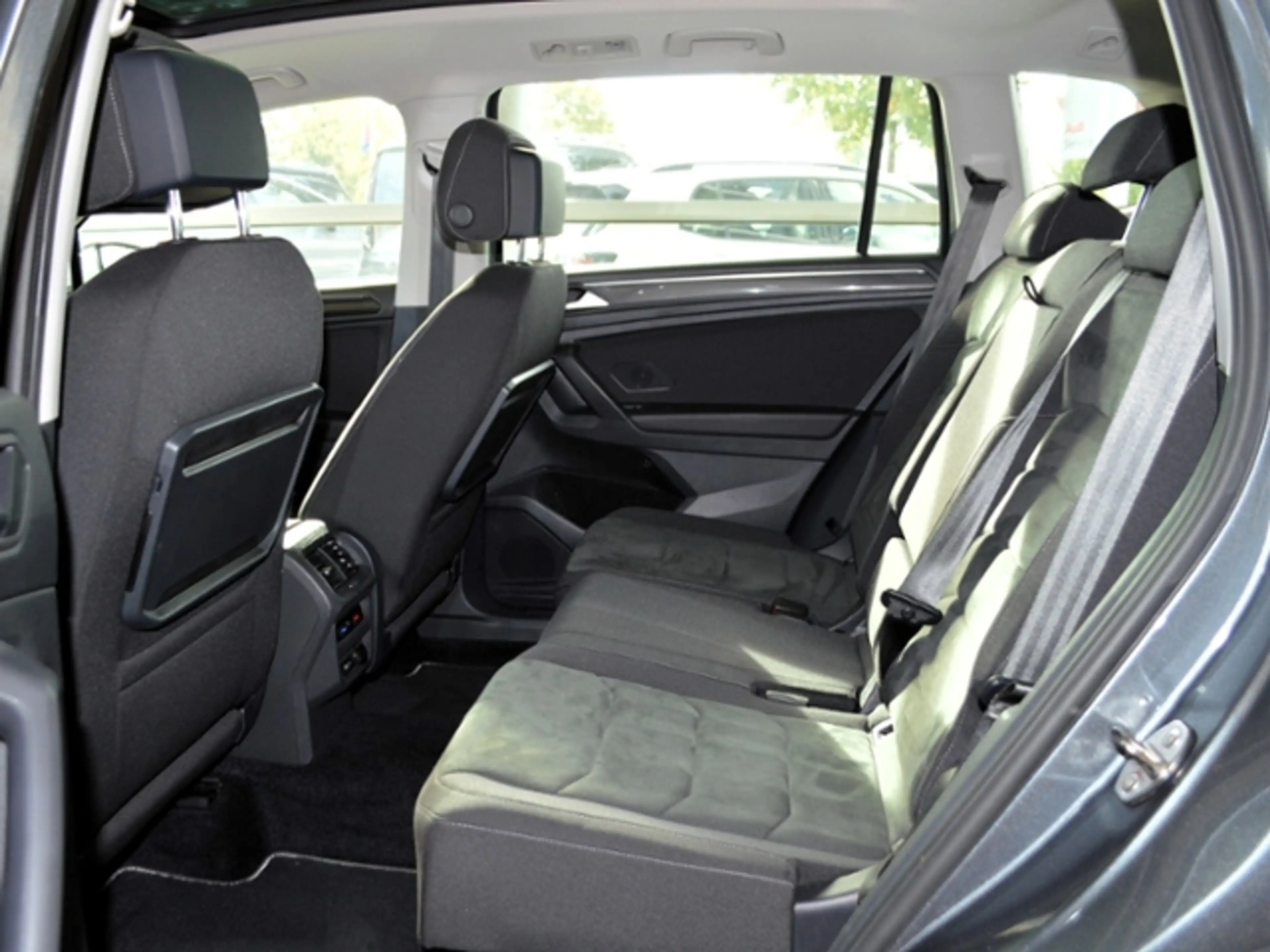 Volkswagen Tiguan Allspace 2,0 TDI DSG Highline 4M. AHK NAVI 18" PANO — photo 7