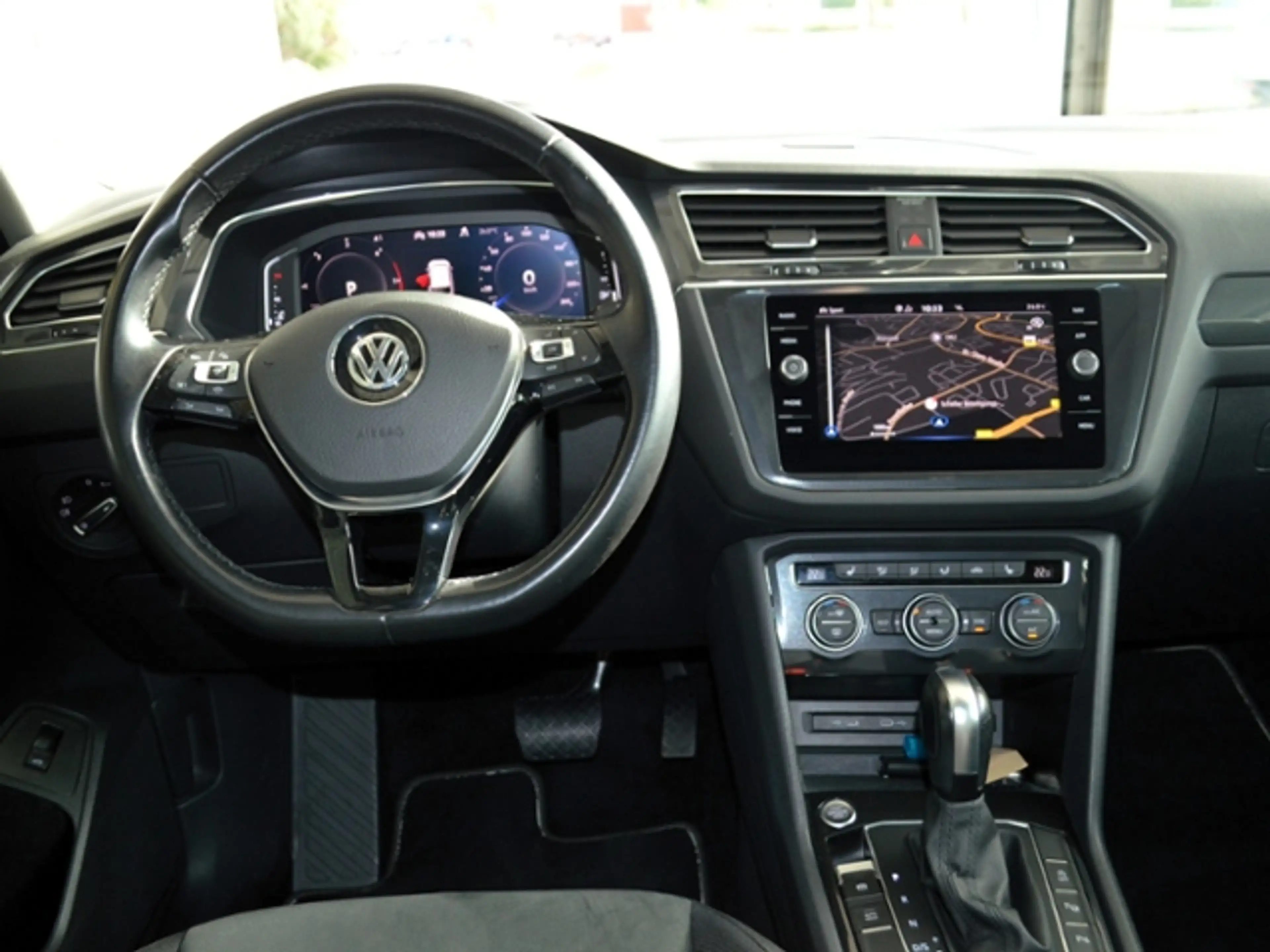 Volkswagen Tiguan Allspace 2,0 TDI DSG Highline 4M. AHK NAVI 18" PANO — photo 6