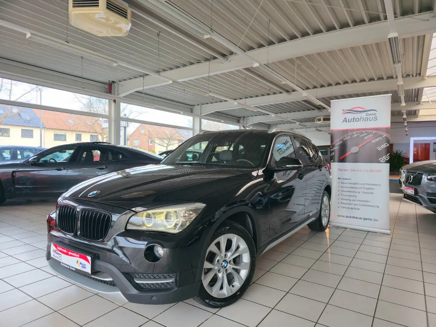 BMW X1 xDrive25d xLine Kamera Bi-Xenon Sportaut. F1 Schwarz - 1