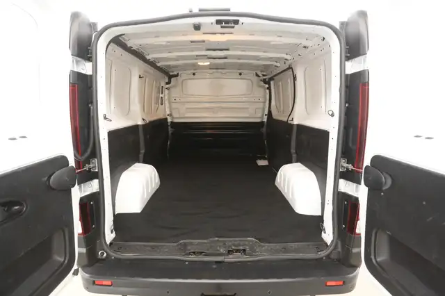 Renault Trafic view 3